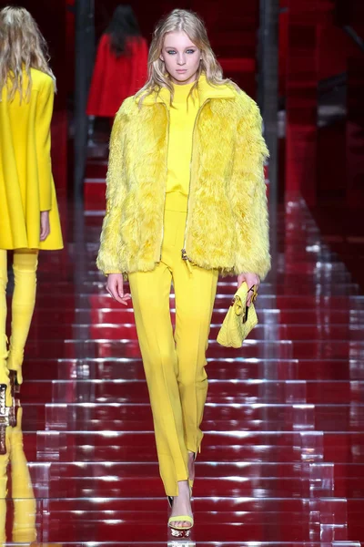 Look 11